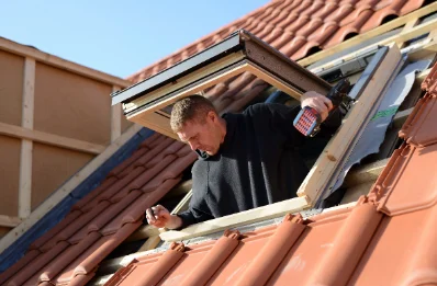 Pose de fenêtres de toit Velux à Peyre